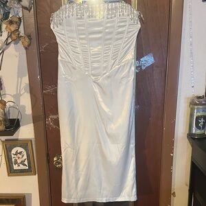 Elegant White Strapless Dress